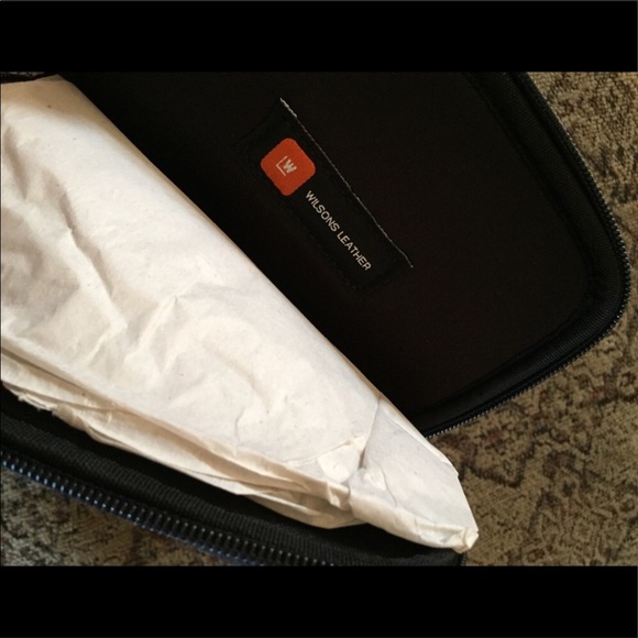 NWT Wilsons Leather IPad Case *Limited number left - Picture 3 of 4